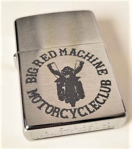 Support 81 ZIPPO „BIG RED MACHINE MOTORCYCLECLUB“ - REDANDWHITESTORE